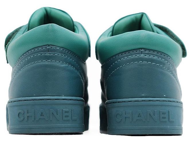 CHANEL Mid Cut Sneaker aus Leder - Ansicht 6