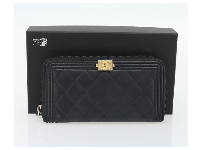 CHANEL Boy Chanel Cartera Larga Lamb Skin Negra Oro CC - vista 12