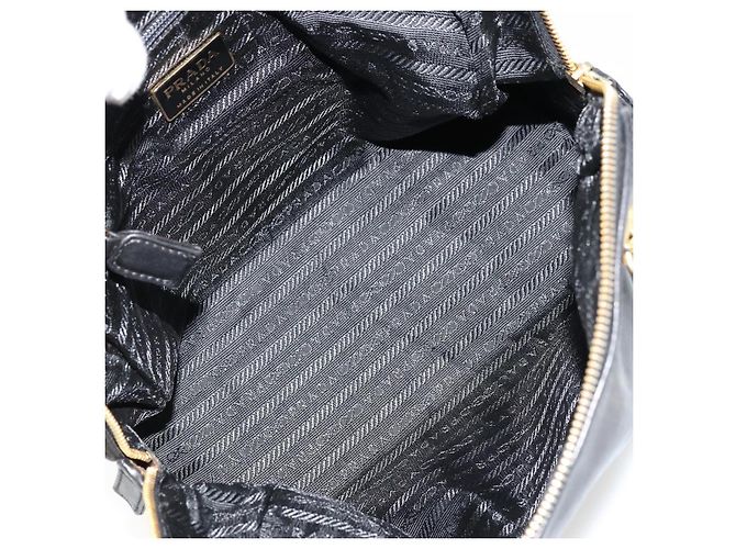 PRADA Bolsa de ombro com corrente em couro preto e dourado - vista 19
