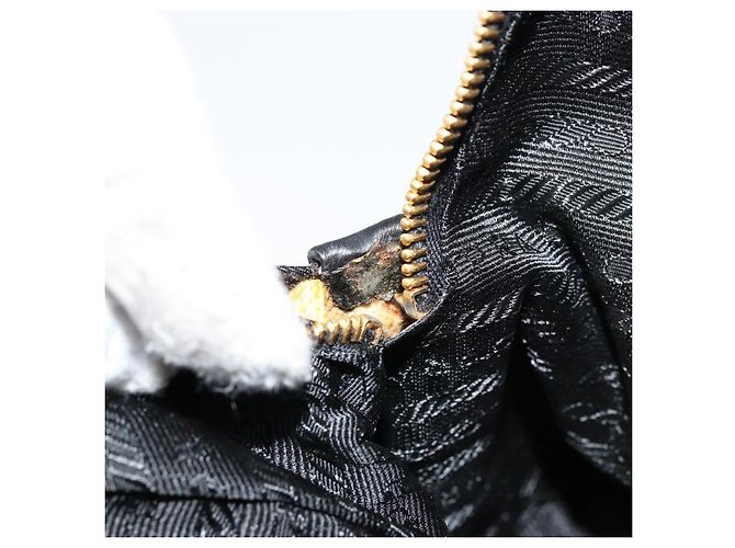 PRADA Bolsa de ombro com corrente em couro preto e dourado - vista 21