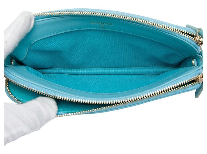 Wallet On Chain Portafoglio Chanel Blue CC in pelle di agnello con doppia zip e catena - vista 4