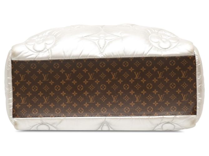 Louis Vuitton Silver Econyl Monogram Pillow Onthego GM - vista 3