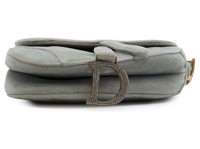 Mini Bolsa Saddle Dior em veludo cinza com ferragens adornadas com cristais - vista 3