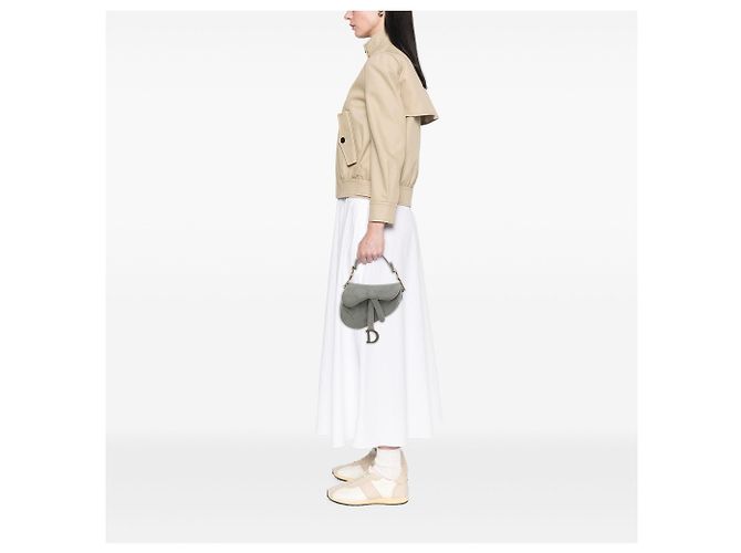 Mini Bolsa Saddle Dior em veludo cinza com ferragens adornadas com cristais - vista 6