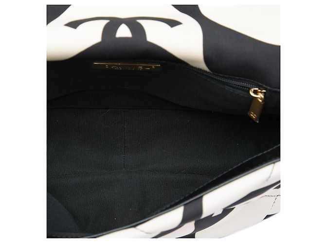 Chanel White Medium Printed Silk 19 Flap - vue 4