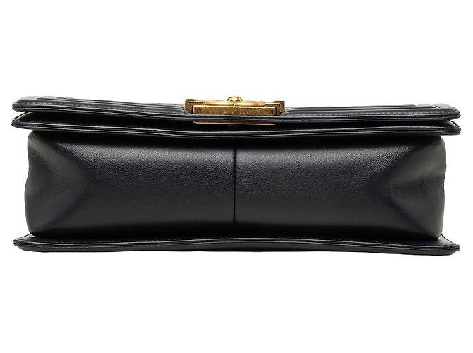Chanel Black Old Medium Quilted Lambskin Boy Flap - vista 3