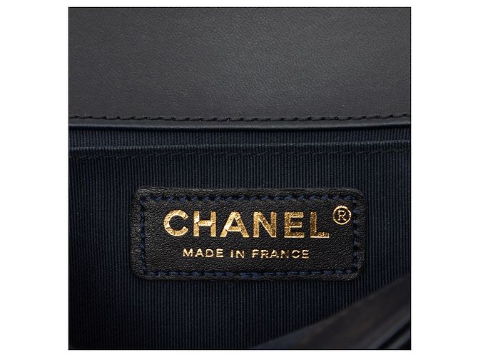 Chanel Black Old Medium Quilted Lambskin Boy Flap - vista 5