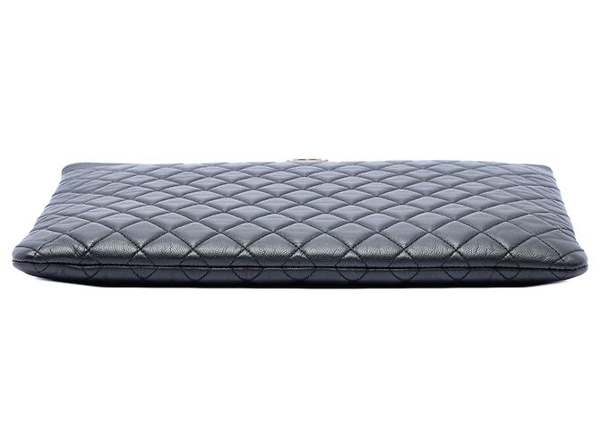 Chanel Black Large Quilted Caviar Boy O Case Clutch - vista 3