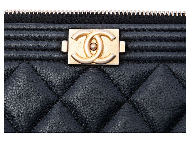 Chanel Black Large Quilted Caviar Boy O Case Clutch - vista 5