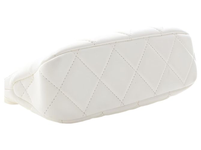 Chanel Borsa Hobo Piccola CC Matelassé in Pelle d'Agnello Bianca con Catena - vista 13