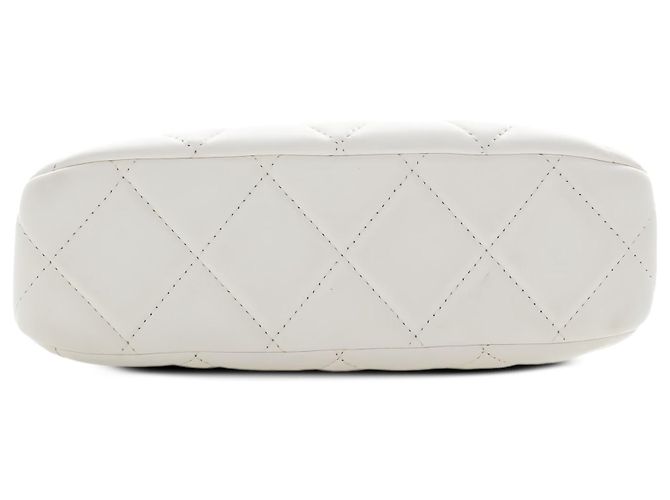 Chanel Borsa Hobo Piccola CC Matelassé in Pelle d'Agnello Bianca con Catena - vista 3