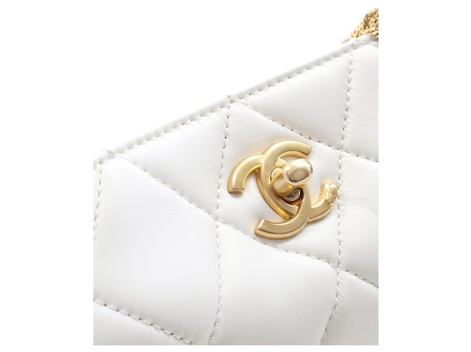 Chanel Borsa Hobo Piccola CC Matelassé in Pelle d'Agnello Bianca con Catena - vista 4