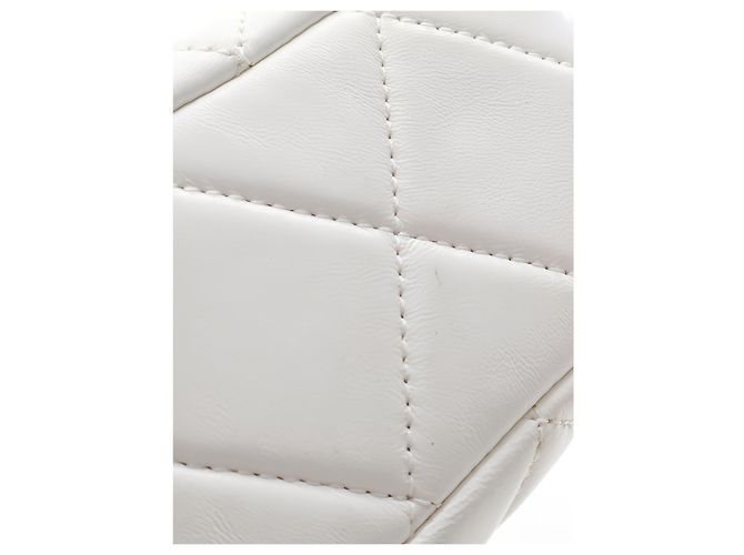 Chanel Borsa Hobo Piccola CC Matelassé in Pelle d'Agnello Bianca con Catena - vista 7