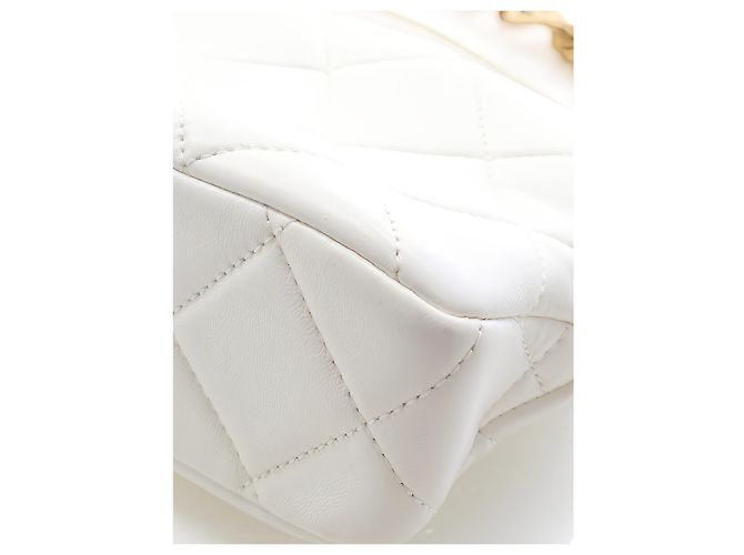 Chanel Borsa Hobo Piccola CC Matelassé in Pelle d'Agnello Bianca con Catena - vista 8
