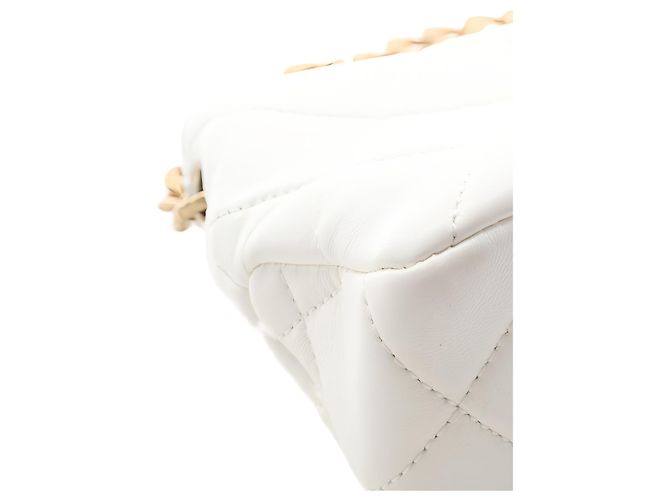 Chanel Borsa Hobo Piccola CC Matelassé in Pelle d'Agnello Bianca con Catena - vista 9
