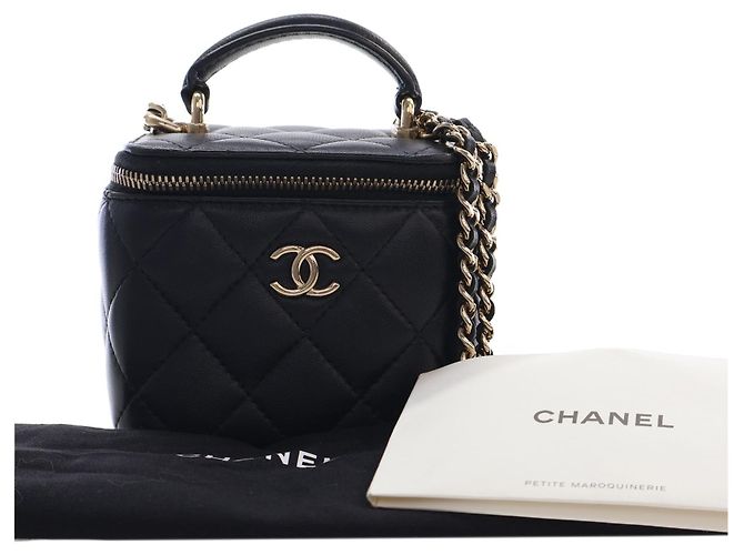 Chanel Mini Vanity Case CC Matelassé in Pelle d'Agnello Nera con Manico e Catena - vista 5