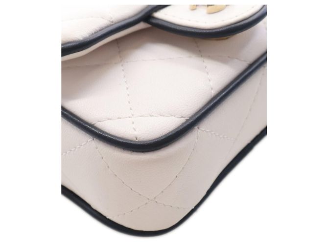 Clutch Chanel White Quilted Lambskin Resin CC Flap Clutch With Chain - vista 10
