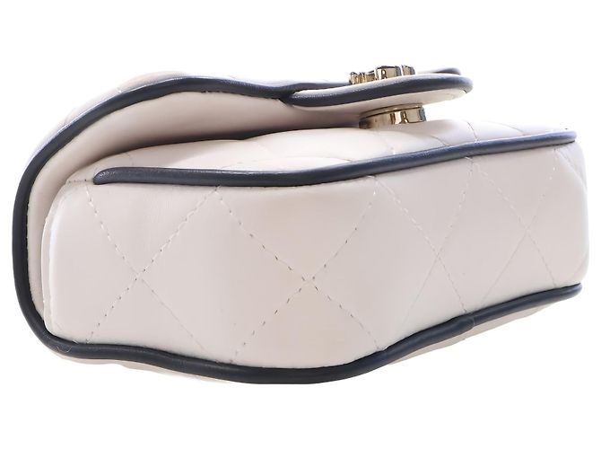 Clutch Chanel White Quilted Lambskin Resin CC Flap Clutch With Chain - vista 13