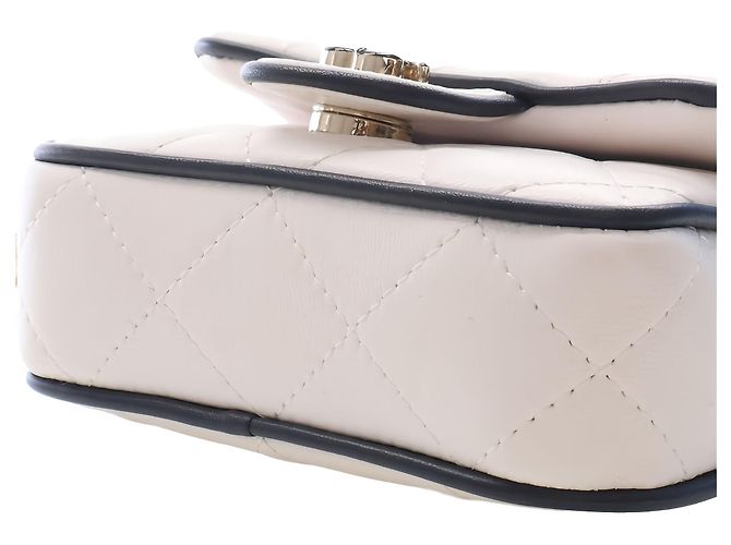 Clutch Chanel White Quilted Lambskin Resin CC Flap Clutch With Chain - vista 14