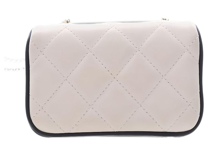 Clutch Chanel White Quilted Lambskin Resin CC Flap Clutch With Chain - vista 2