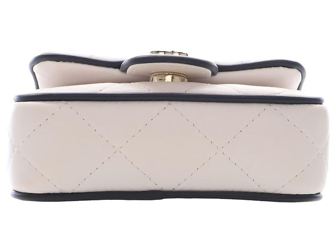 Clutch Chanel White Quilted Lambskin Resin CC Flap Clutch With Chain - vista 3