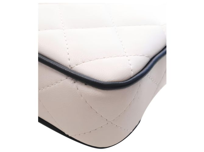 Clutch Chanel White Quilted Lambskin Resin CC Flap Clutch With Chain - vista 8