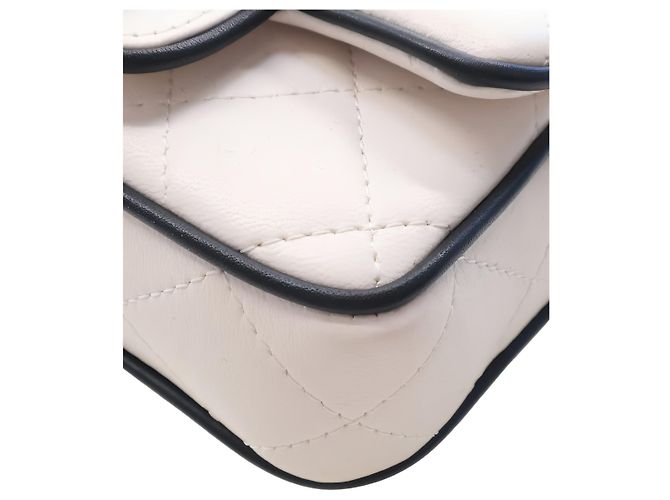 Clutch Chanel White Quilted Lambskin Resin CC Flap Clutch With Chain - vista 9