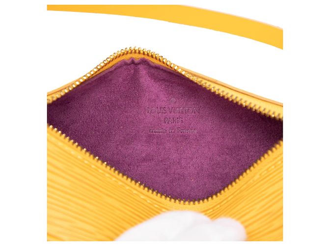 Louis Vuitton Yellow Epi Papillon Pochette - vista 5