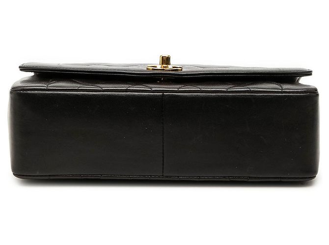 Chanel Black Medium Lambskin Diana Flap - Ansicht 3