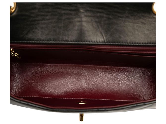 Chanel Black Medium Lambskin Diana Flap - Ansicht 4