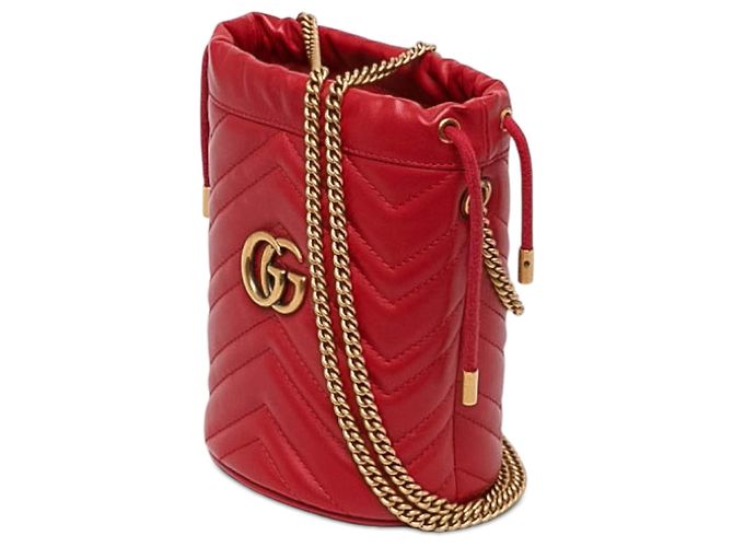 Gucci Pequena Bolsa Bucket GG Marmont em Pele de Vitelo Matelassé Vermelha - vista 2