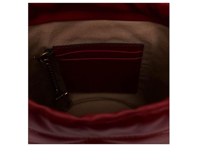 Gucci Pequena Bolsa Bucket GG Marmont em Pele de Vitelo Matelassé Vermelha - vista 4