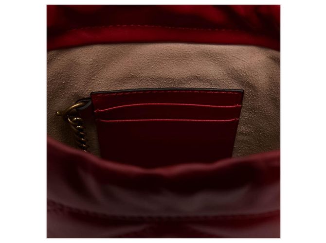 Gucci Pequena Bolsa Bucket GG Marmont em Pele de Vitelo Matelassé Vermelha - vista 5