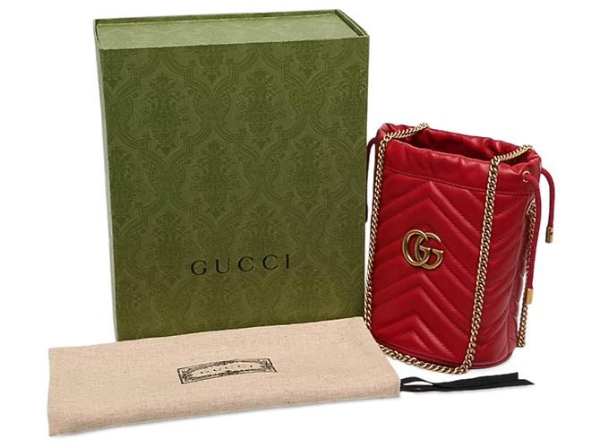 Gucci Pequena Bolsa Bucket GG Marmont em Pele de Vitelo Matelassé Vermelha - vista 7