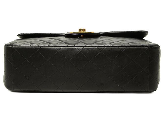 Chanel Black Maxi XL Classic Lambskin Single Flap - vista 3