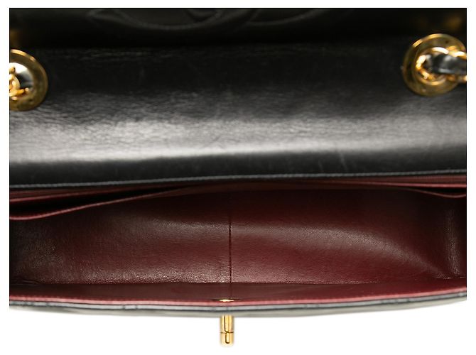 Chanel Black Maxi XL Classic Lambskin Single Flap - vista 4