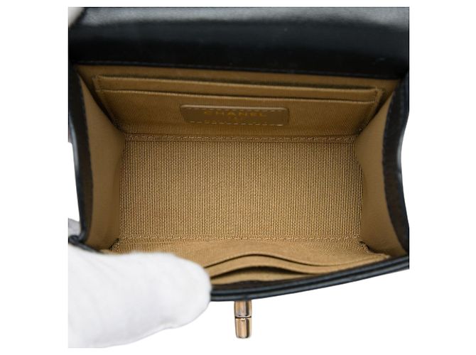 Chanel Mini Pochette Chic Pearls in Pelle di Capra Nera con Catena - vista 4