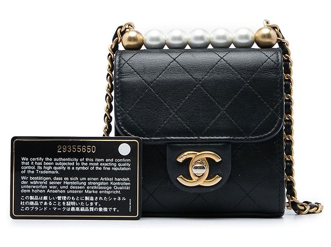 Chanel Mini Pochette Chic Pearls in Pelle di Capra Nera con Catena - vista 6