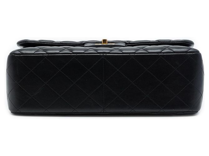 Chanel Black Jumbo Classic Lambskin Double Flap - vista 3