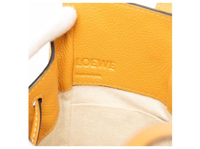 LOEWE Orange Mini Hammock Lederbeutel mit Kordelzug - Ansicht 5