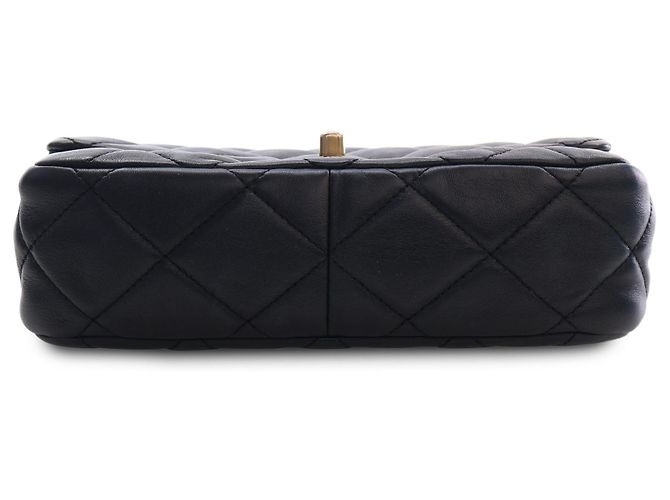 Chanel Black Small Quilted Lambskin Lacquered Chain Flap - Ansicht 3