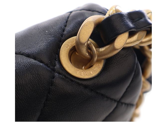 Chanel Black Small Quilted Lambskin Lacquered Chain Flap - Ansicht 8