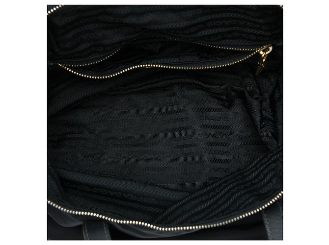 Borsa Tote Convertibile Prada in Tessuto Nero con Chiusura a Zip - vista 4