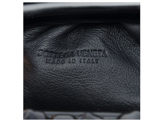 Bottega Veneta The Mini Pouch in vitello spazzolato nero - vista 5