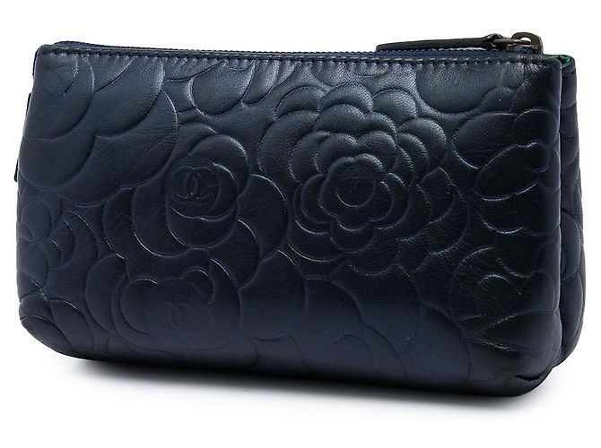 Pouch Chanel Blue CC Embossed Lambskin Camellia - vista 2