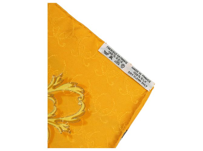 Carré di seta Hermès Yellow La Cle Des Champs 90 - vista 4