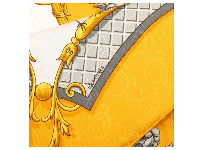Carré di seta Hermès Yellow La Cle Des Champs 90 - vista 5