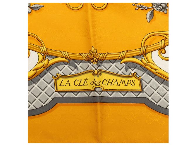 Carré di seta Hermès Yellow La Cle Des Champs 90 - vista 6
