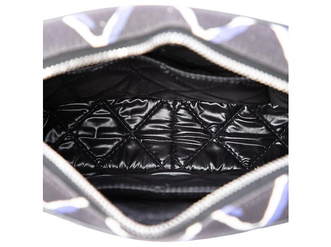 Necessaire Chanel Airline in tela stampata CC nera - vista 4