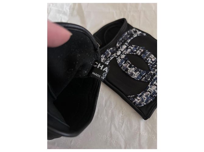 Guanti senza dita Chanel in pelle e tweed nero e blu - vista 5